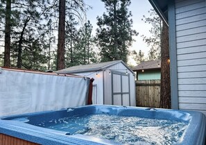 Tina de hidromasaje al aire libre