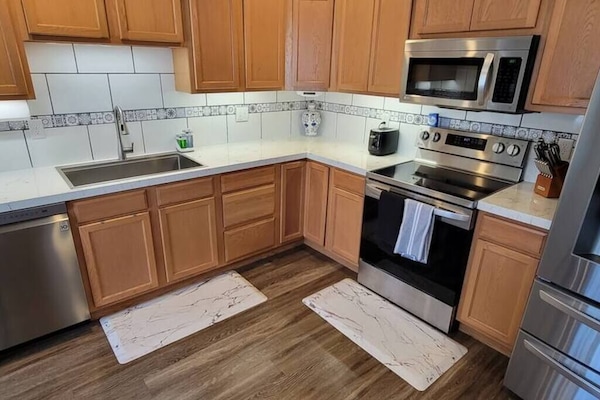 Refrigerador, microondas, horno, placa de cocina