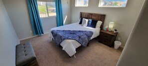 3 bedrooms, desk, iron/ironing board, travel crib - Smart home with RV parking (Casper)