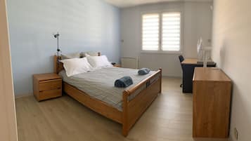 3 Schlafzimmer, Schreibtisch, Bügeleisen/Bügelbrett, kostenloses WLAN