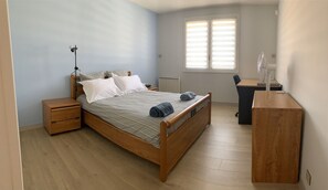 3 chambres, bureau, fer et planche à repasser, Wi-Fi gratuit