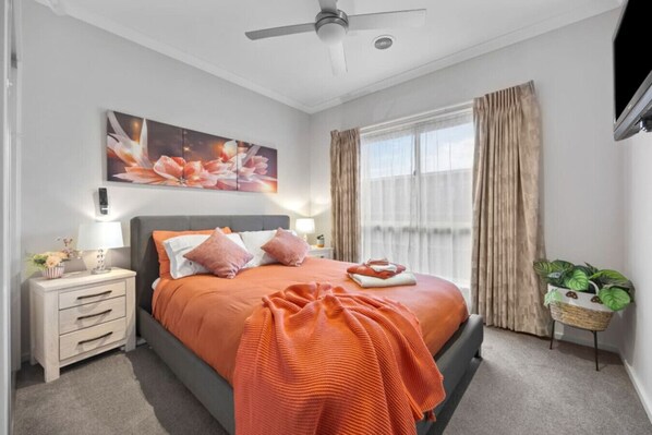 3 makuuhuonetta, silitysrauta/-lauta, Wi-Fi, vuodevaatteet