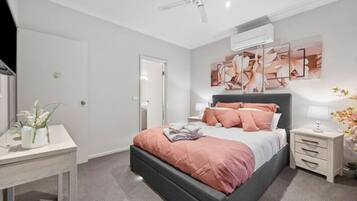 3 chambres, fer et planche à repasser, Wi-Fi, draps fournis