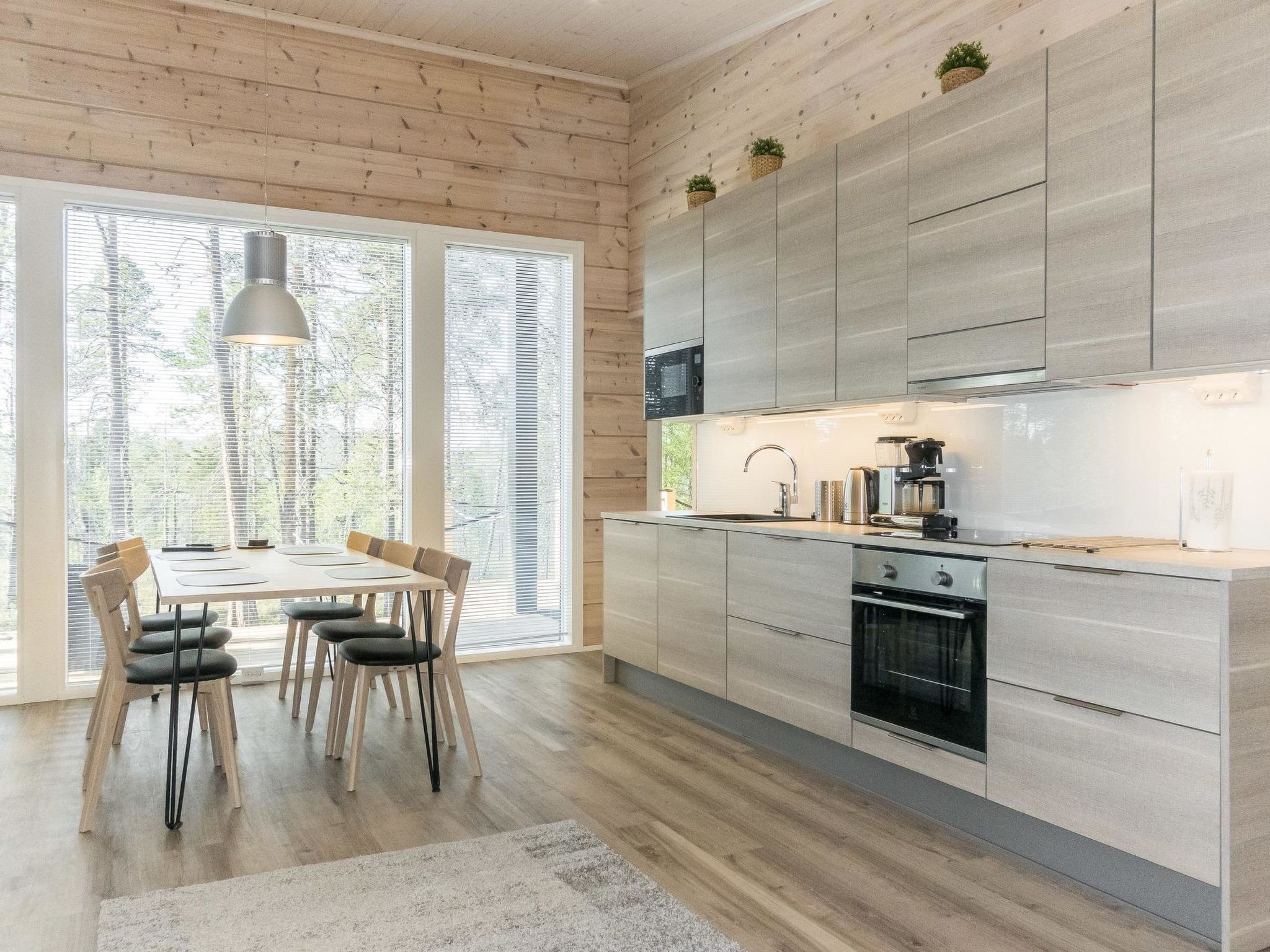 Refrigerador, microondas, lavavajillas y utensilios de cocina 