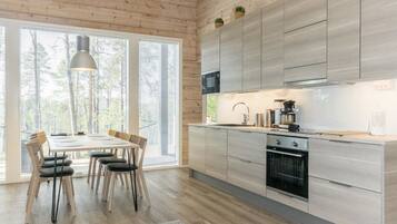 Jääkaappi, mikroaaltouuni, astianpesukone