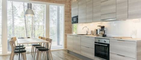 Jääkaappi, mikroaaltouuni, astianpesukone