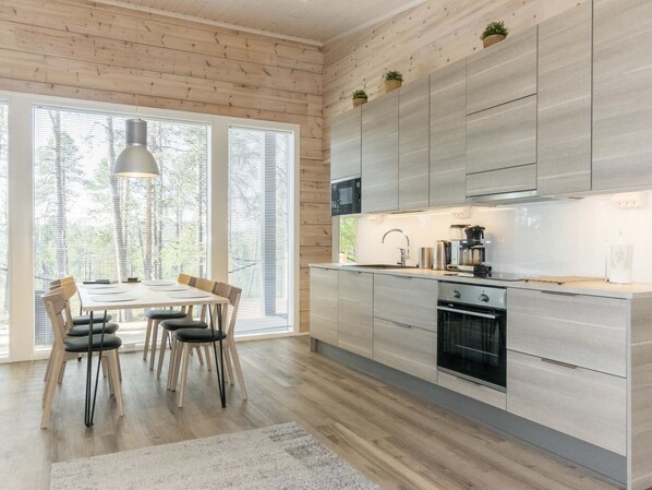 Fridge, microwave, dishwasher, cookware/dishes/utensils