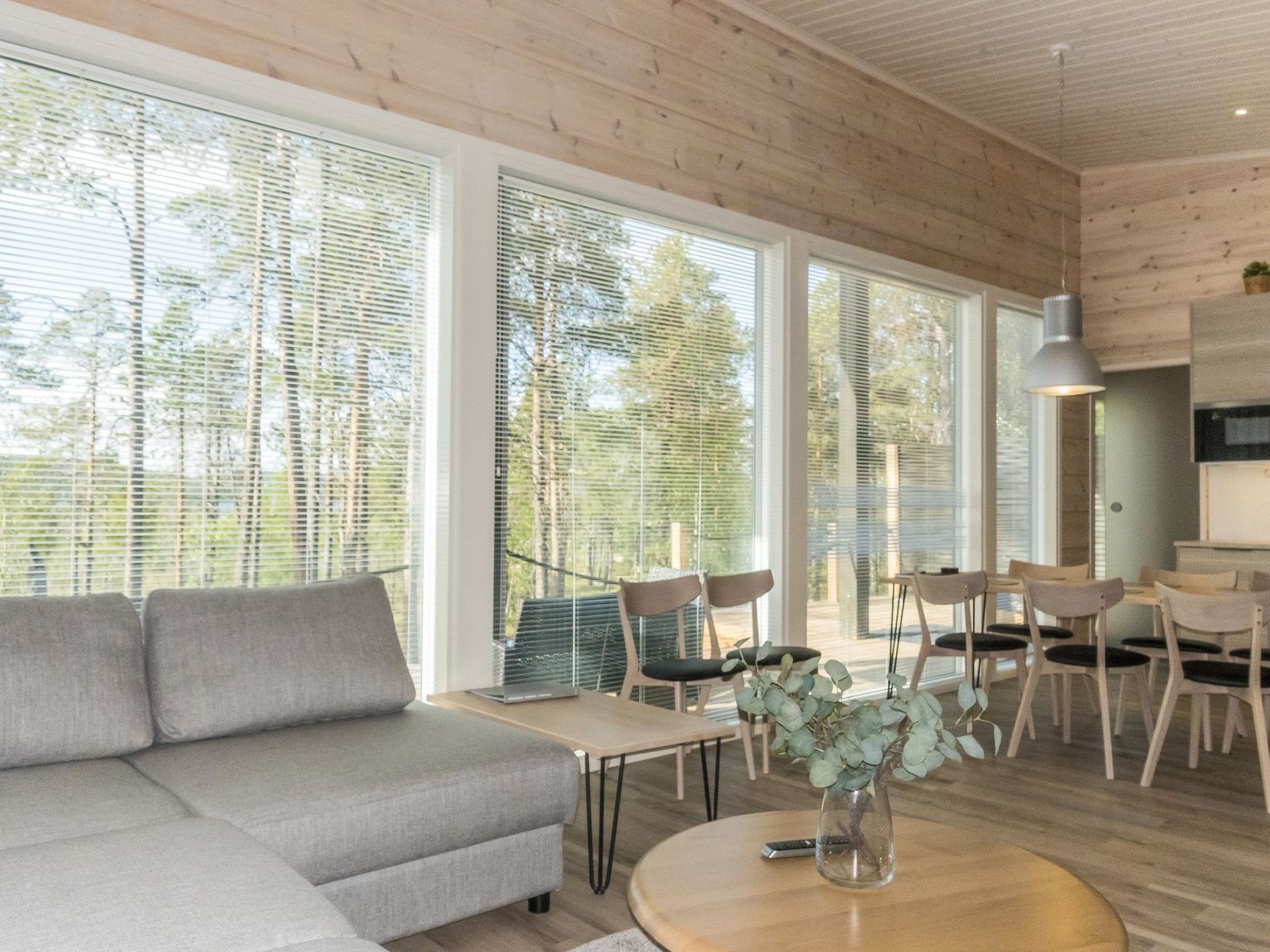 تلفزيون بشاشة مسطحة