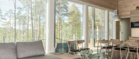 تلفزيون بشاشة مسطحة