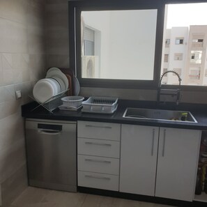 Réfrigérateur, plaque de cuisson, lave-vaisselle