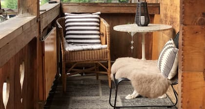 Iconic Valley View • Amazing Design + King Bed