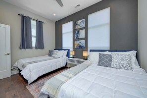 4 habitaciones, tabla de planchar con plancha, cuna de viaje y wifi