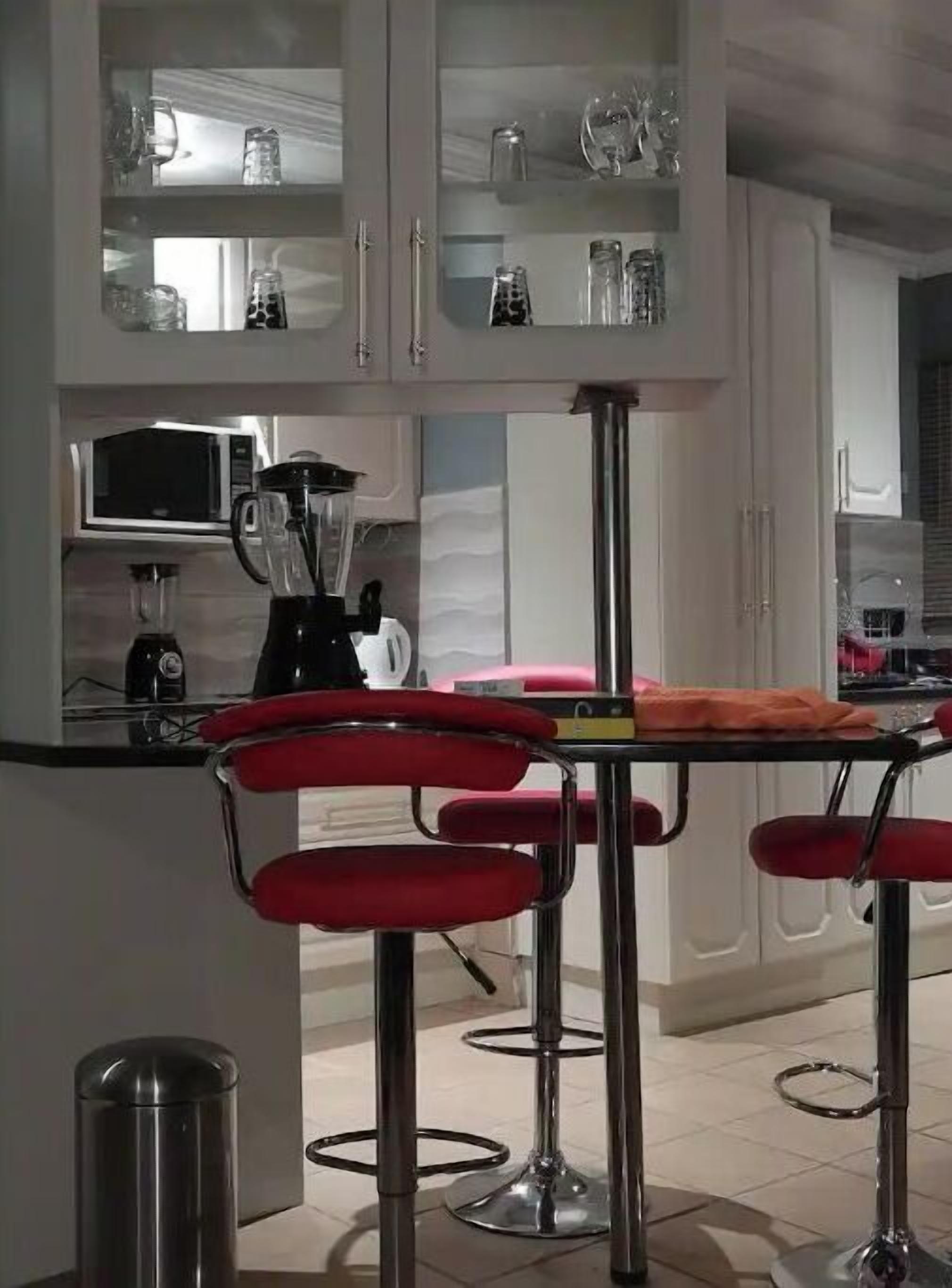 Réfrigérateur, micro-ondes, four