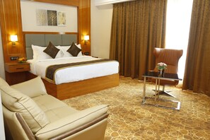 Habitación ejecutiva | Sábanas de algodón egipcio, ropa de cama de alta calidad y minibar 