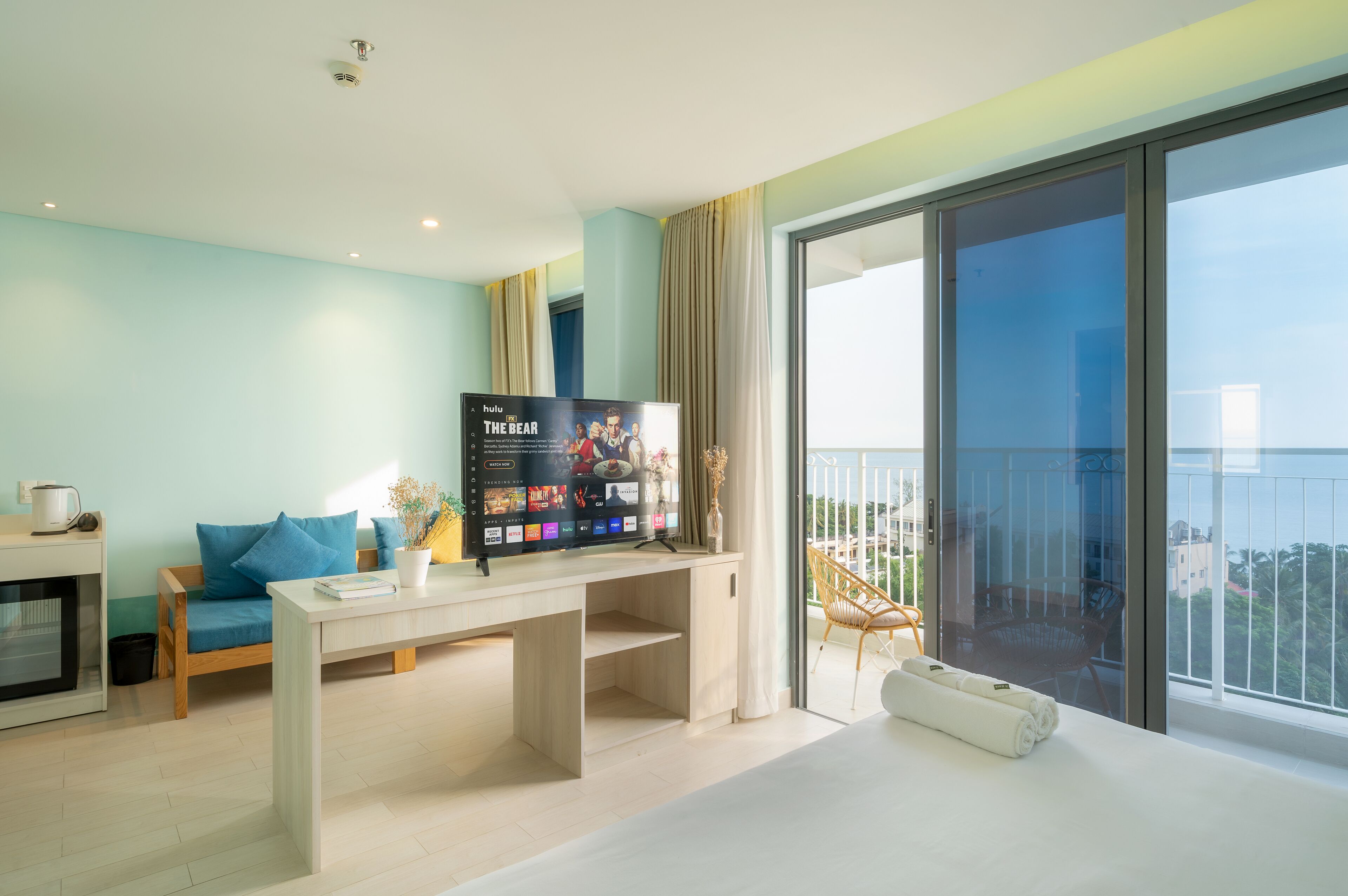 Suíte, 1 cama King, vista para o mar | Frigobar, cofres nos quartos, individualmente decorados