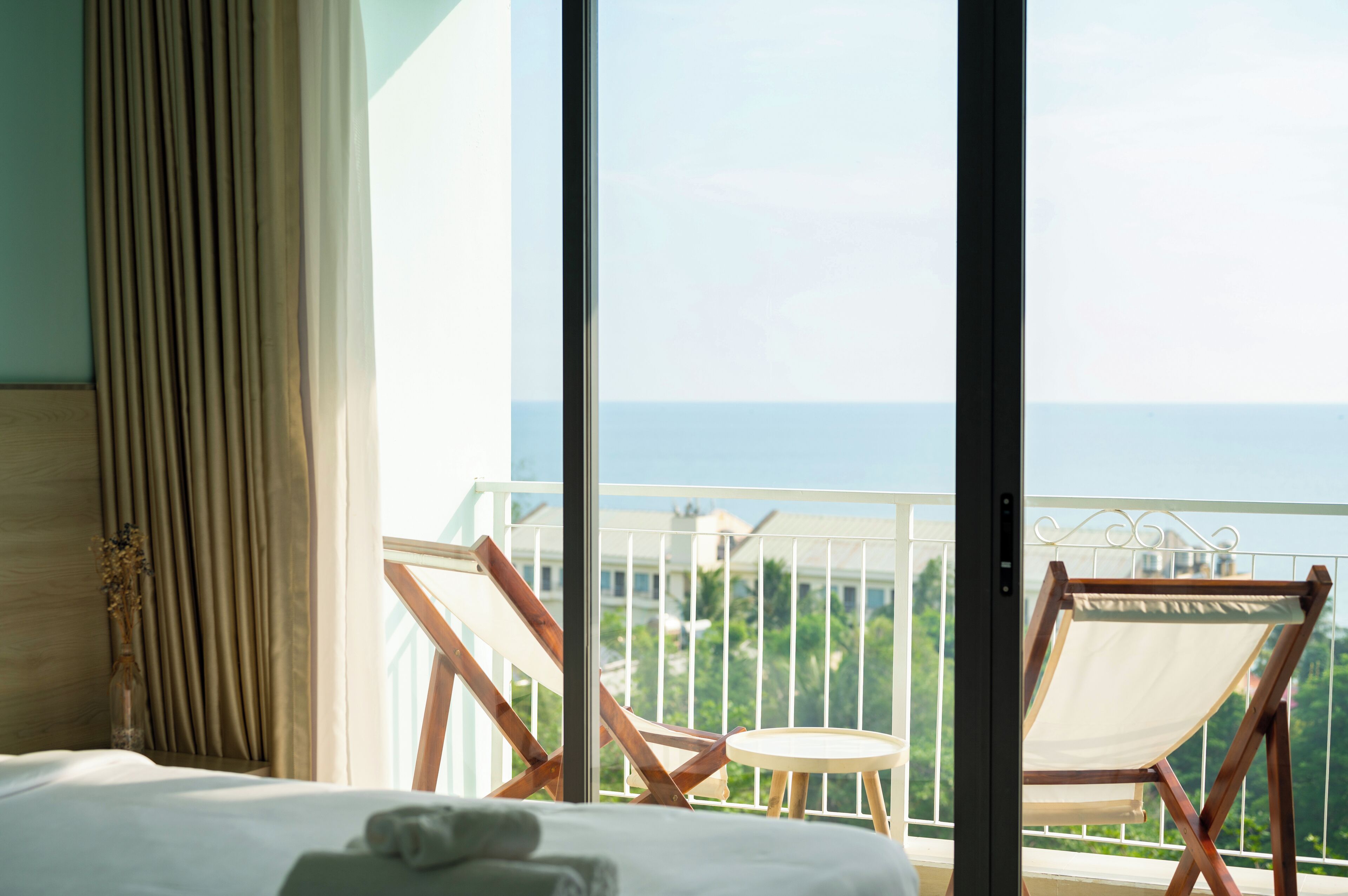 Minibar, individually decorated, individually furnished, desk