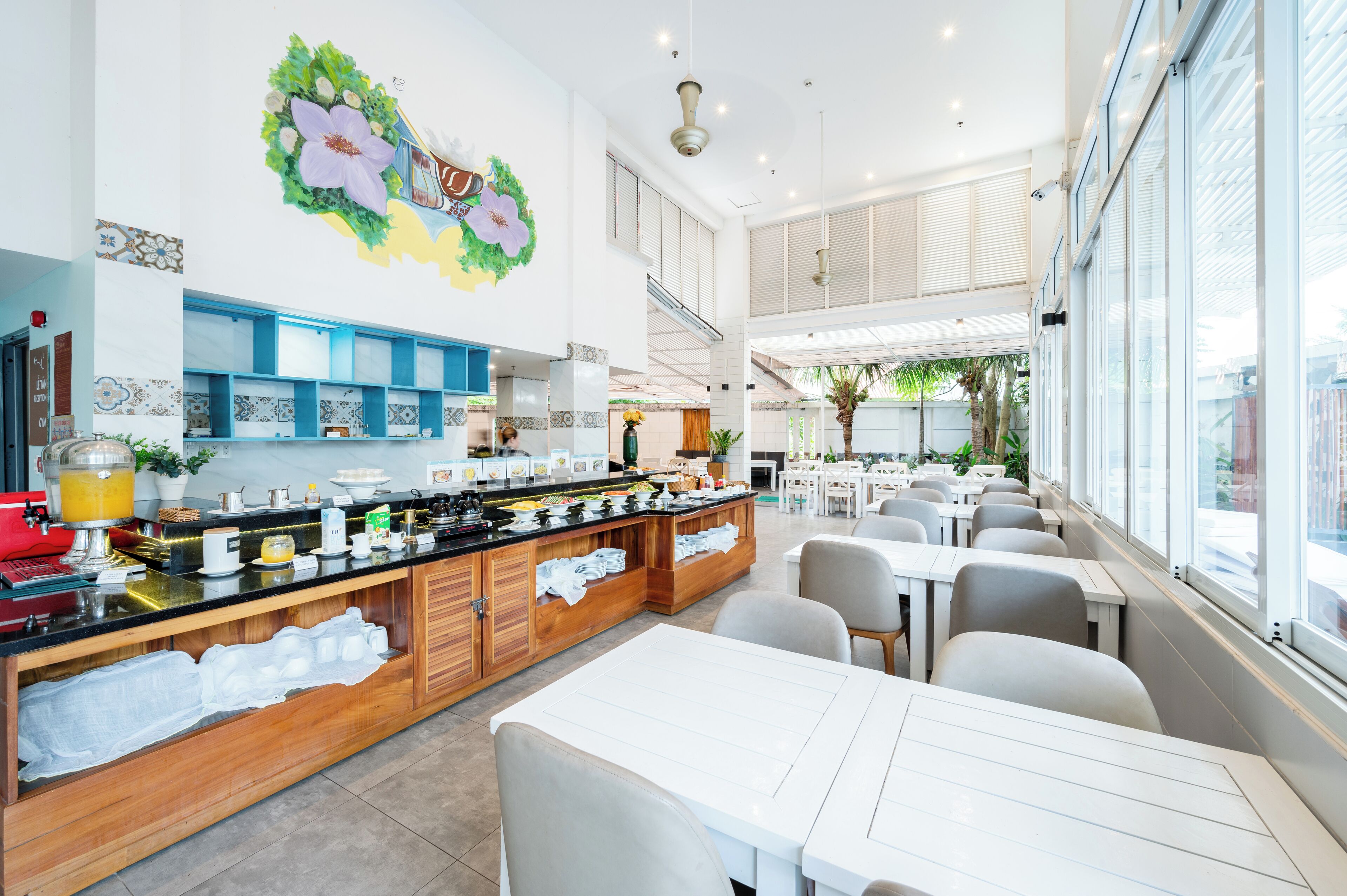 Daily buffet breakfast for a fee
