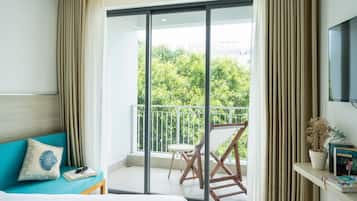 Habitación superior con 2 camas individuales | Minibar, decoración personalizada, muebles diferentes y escritorio