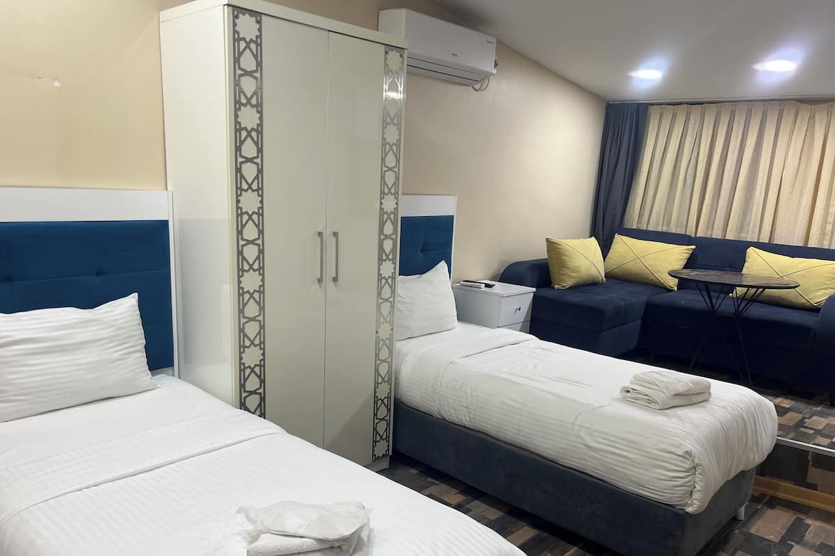 Standard Twin Room | Desk, laptop workspace, free WiFi, bed sheets