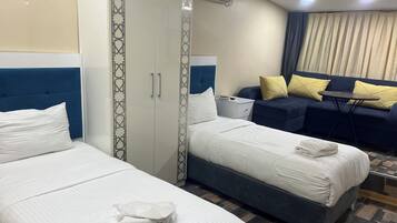 Standard Twin Room | Desk, laptop workspace, free WiFi, bed sheets