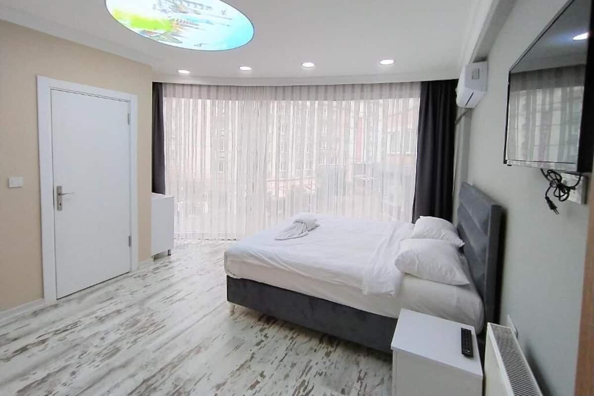 Deluxe Double Room | Desk, laptop workspace, free WiFi, bed sheets