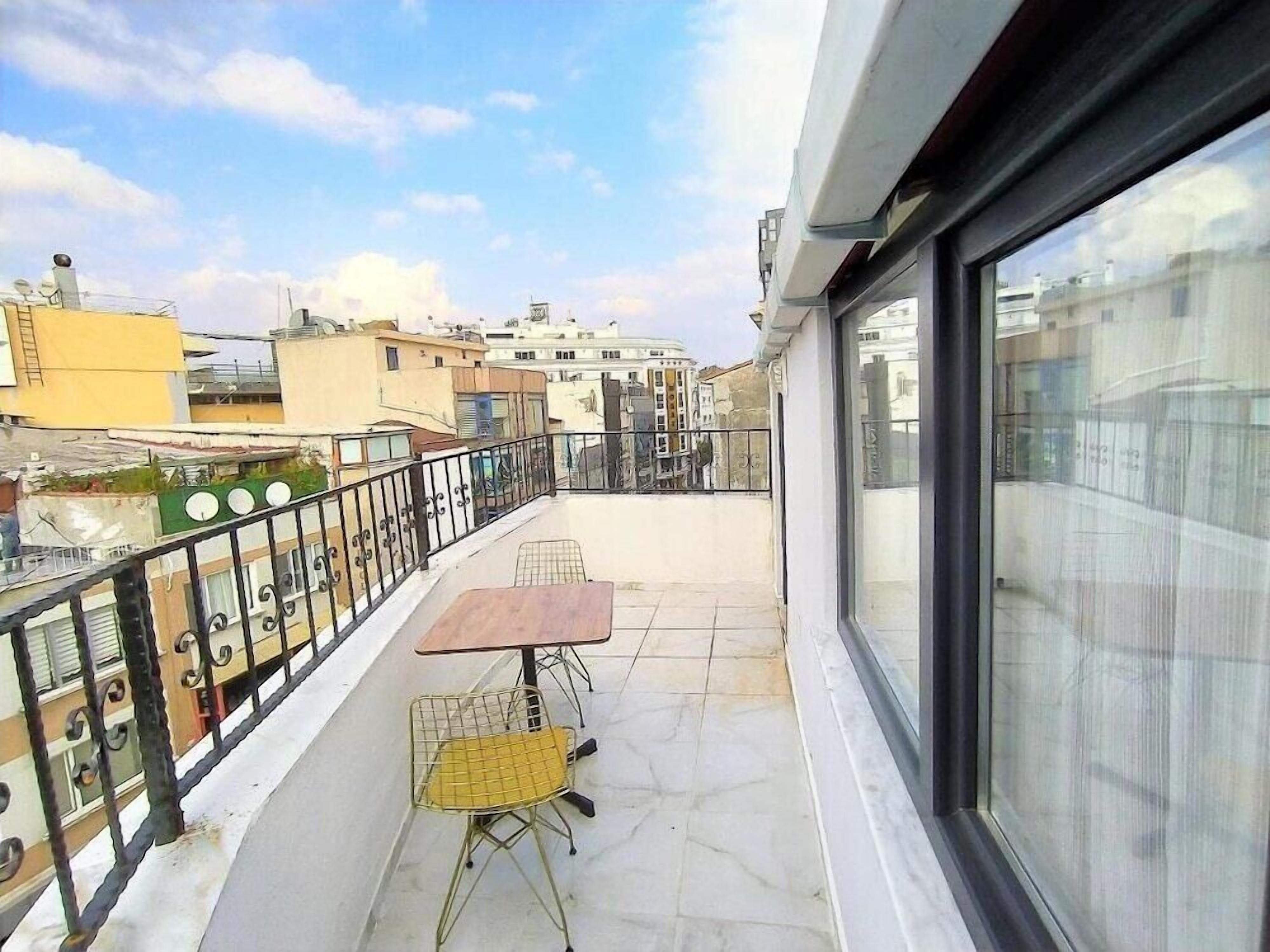 Standard Double Room, 1 King Bed, City View | Terrace/patio