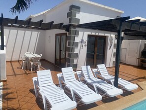 Outdoor dining - 2 Bedroom Villa located 15 minute walk to Playa Blanca Town (Playa Blanca)