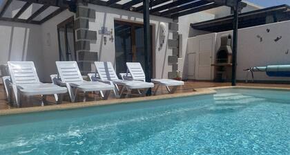 2 Bedroom Villa located 15 minute walk to Playa Blanca Town