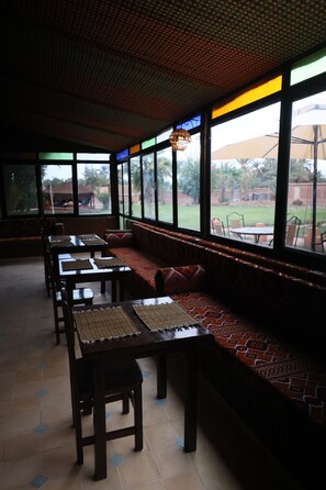 Dining - BEDROOM in a farmhouse in the heart of the palm grove (ouarazate)