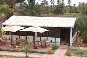 Outdoor dining - BEDROOM in a farmhouse in the heart of the palm grove (ouarazate)