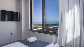 2 bedrooms, iron/ironing board, travel crib, free WiFi