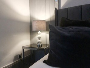 1 bedroom, iron/ironing board, WiFi, bed sheets - Stylish apartment central with amazing transportation links (London)