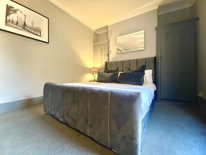 1 bedroom, iron/ironing board, WiFi, bed sheets - Stylish apartment central with amazing transportation links (London)