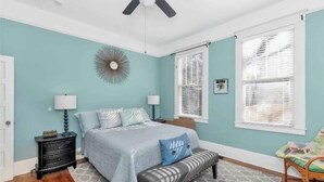 A bedroom with a bed, bedside tables, a ceiling fan, and a window with blinds. - Stylish Family 3BR Stay | Pets Allowed (Montgomery)