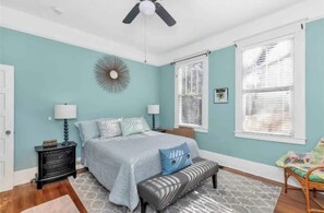 3 bedrooms, iron/ironing board, free WiFi, bed sheets - 3BR Central Home • Pet-Friendly Comfort (Montgomery)