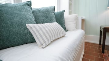 デスク、アイロン / アイロン台、旅行用ベビーベッド、WiFi (無料)