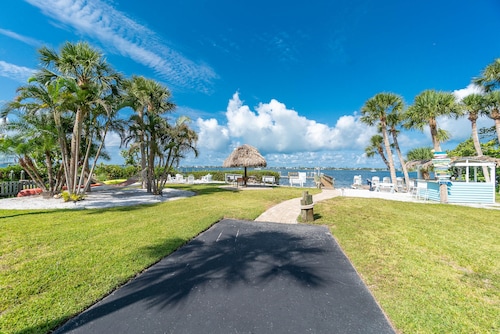 Lemon Bay Getaway: Beach Access & Pool Fun!