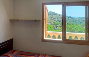 4 bedrooms, free WiFi, bed sheets - Gorgeous home in Sant Cebria de Vallalt (Sant Cebria de Vallalt)