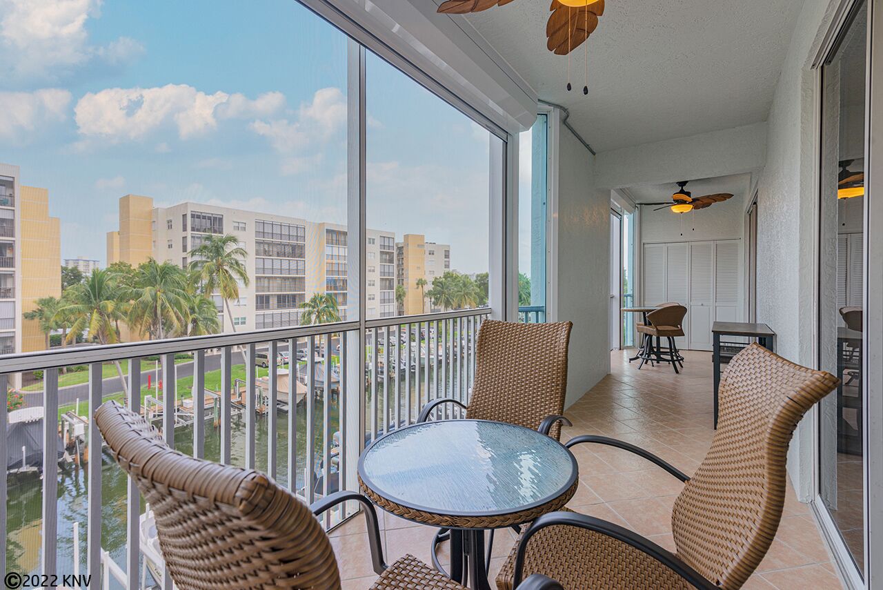Lovely Casa Marina 2B/2B Vacation Condo w/ Water Views And Island Style!  Walk to Beach!