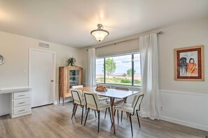 Dining - Lake Powell Views: Mid-Century Home in Page (Page)