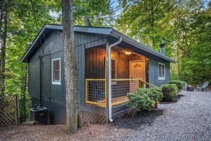 Exterior - Cozy Cabin w/ Hot Tub + Fire Pit + Arcade (Sevierville)