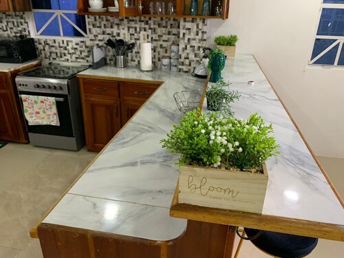 1 Bed Apartment - Sleeps 2 - Parking - Wifi