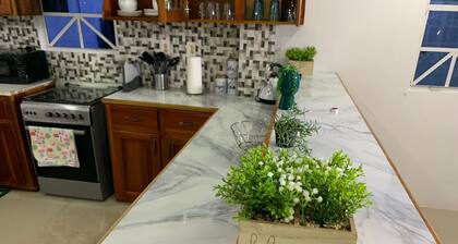 1 Bed Apartment - Sleeps 2 - Parking - Wifi