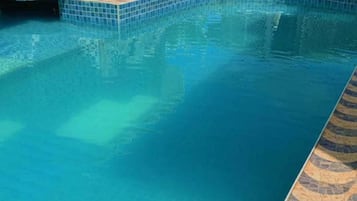 Kolam renang terbuka