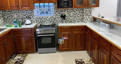 Charming 1-bed House in Georgetown