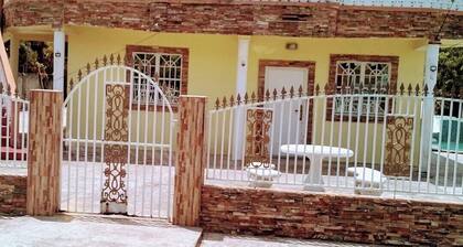 1 Bed Apartment - Sleeps 2 - Parking - Wifi
