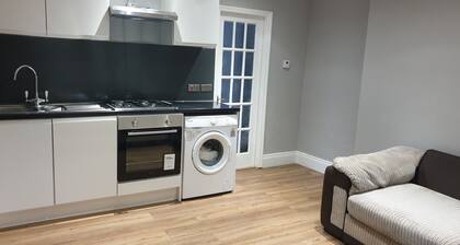 Barnet Luxury Apartment can sleep 4 people just few mins away from Station