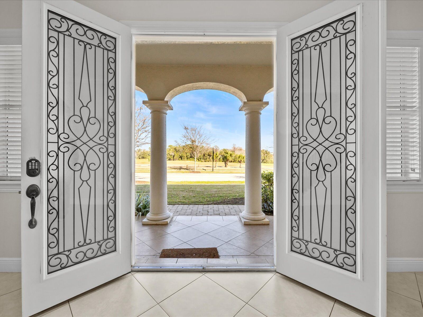 المنشأة من الداخل