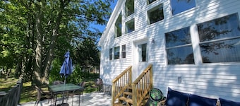 NEW Build-Lake Champlain Waterfront: Year-round, Kayaks, Firepit, Sunsets, W/D