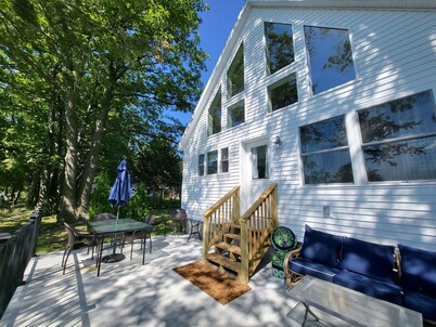 NEW Build-Lake Champlain Waterfront: Year-round, Kayaks, Firepit, Sunsets, W/D
